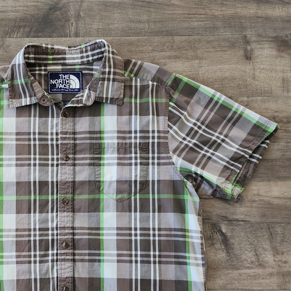 The North Face Men's Plaid Button Down Shirt Short Sleeve Men's Large